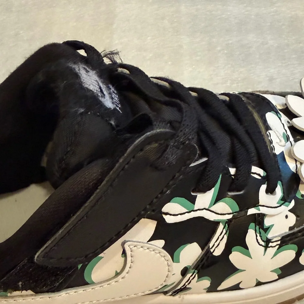 Nike  FORCE I LOW EASY ON Kids Flower Power Sneakers in Black, White size 1Y